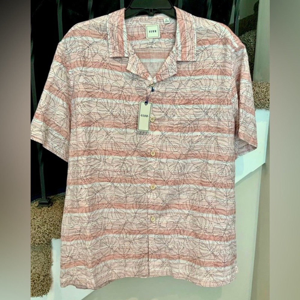 Men’s BRAND NEW Size XL Short Sleeve Shirt.   #1536